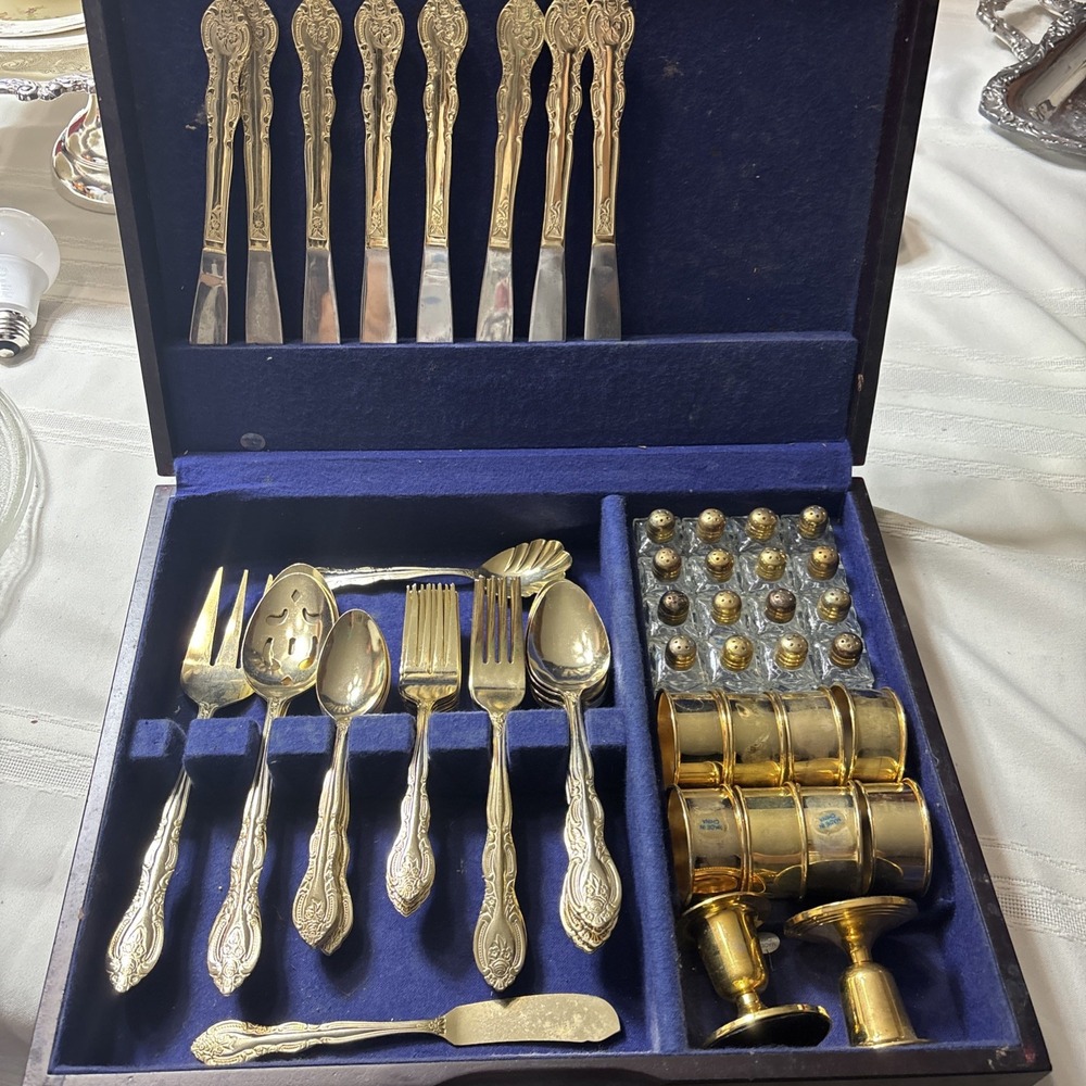 International Silver Company San Marcos 70 Pc 24kt Gold Plated Flatware Set